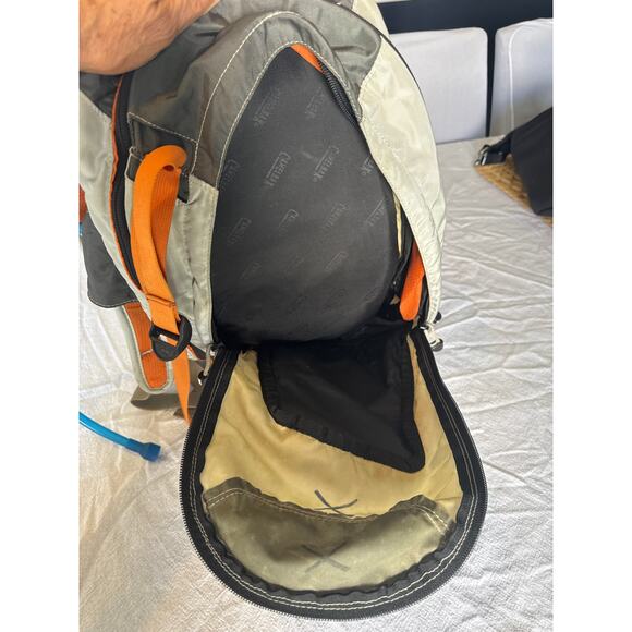 CamelBak Lobo Hydration Backpack Gray Orange 2L Reservoir Cycling Hiking Pack - Picture 5 of 7